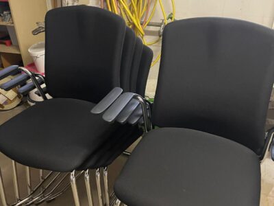 8 Stühle abzugeben!