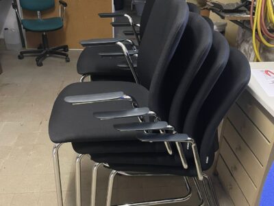 8 Stühle abzugeben!