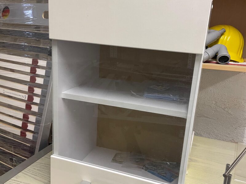 Hängeschrank abzugeben!