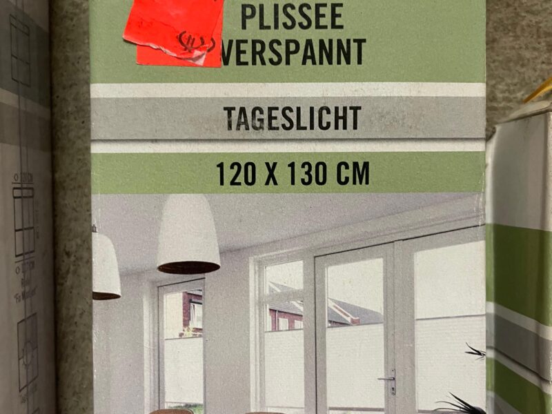 Plissees und Rollos abzugeben!