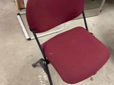 verschiende Stühle abzugeben!