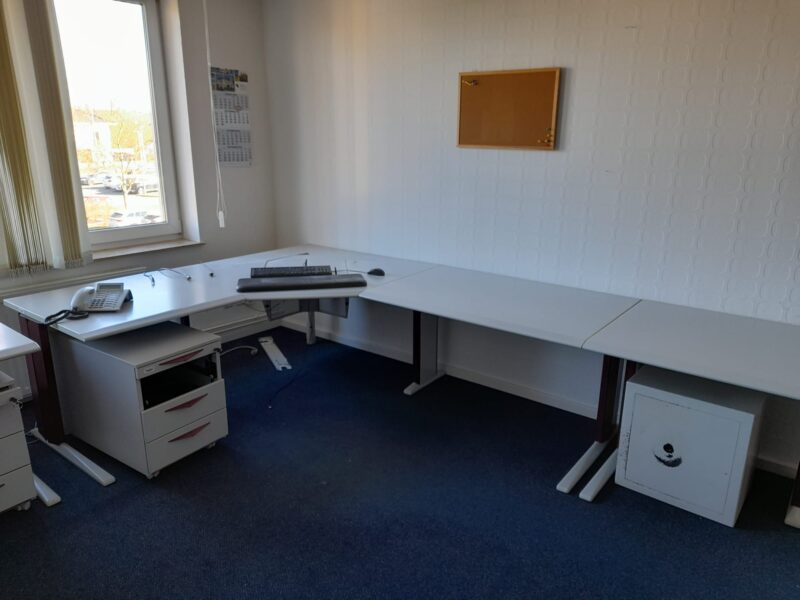 diverse Tische, Schreibtische & Stühle