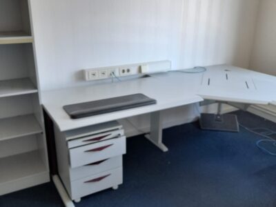 diverse Tische, Schreibtische & Stühle