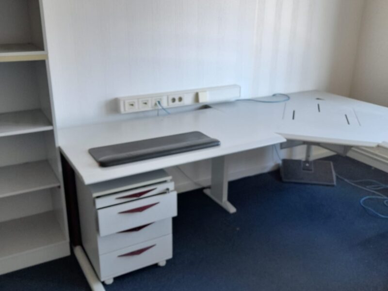 diverse Tische, Schreibtische & Stühle